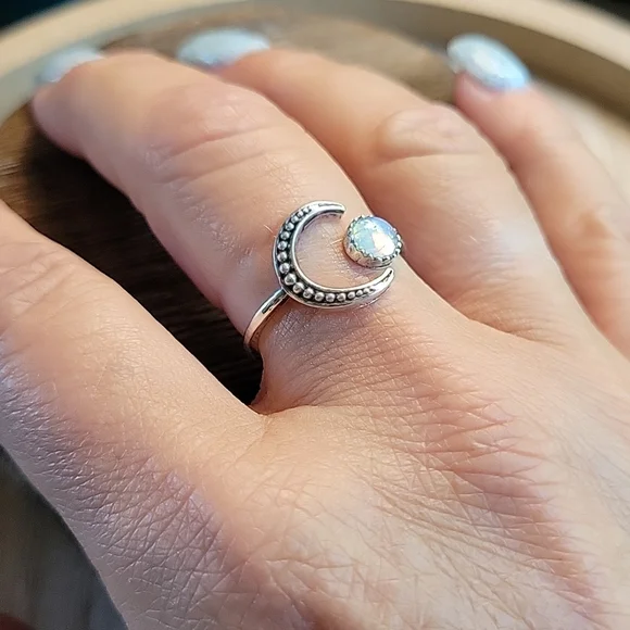 💥RESTOCKED💥Crescent Moonstone 925 Silver Dainty Ring - Picture 2 of 6